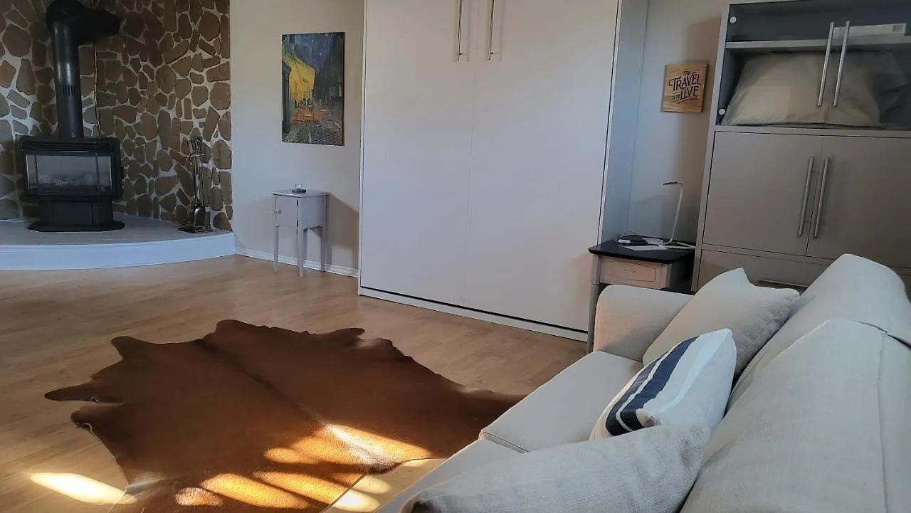 Private Trendy Studio With Fireplace Daire Ottawa